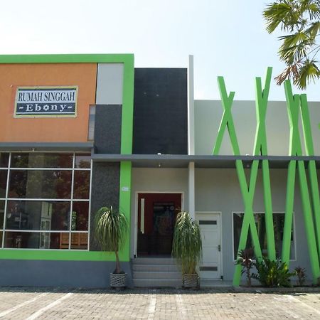Hotel Reddoorz Syariah Near Balai Kota Probolinggo 2 Extérieur photo