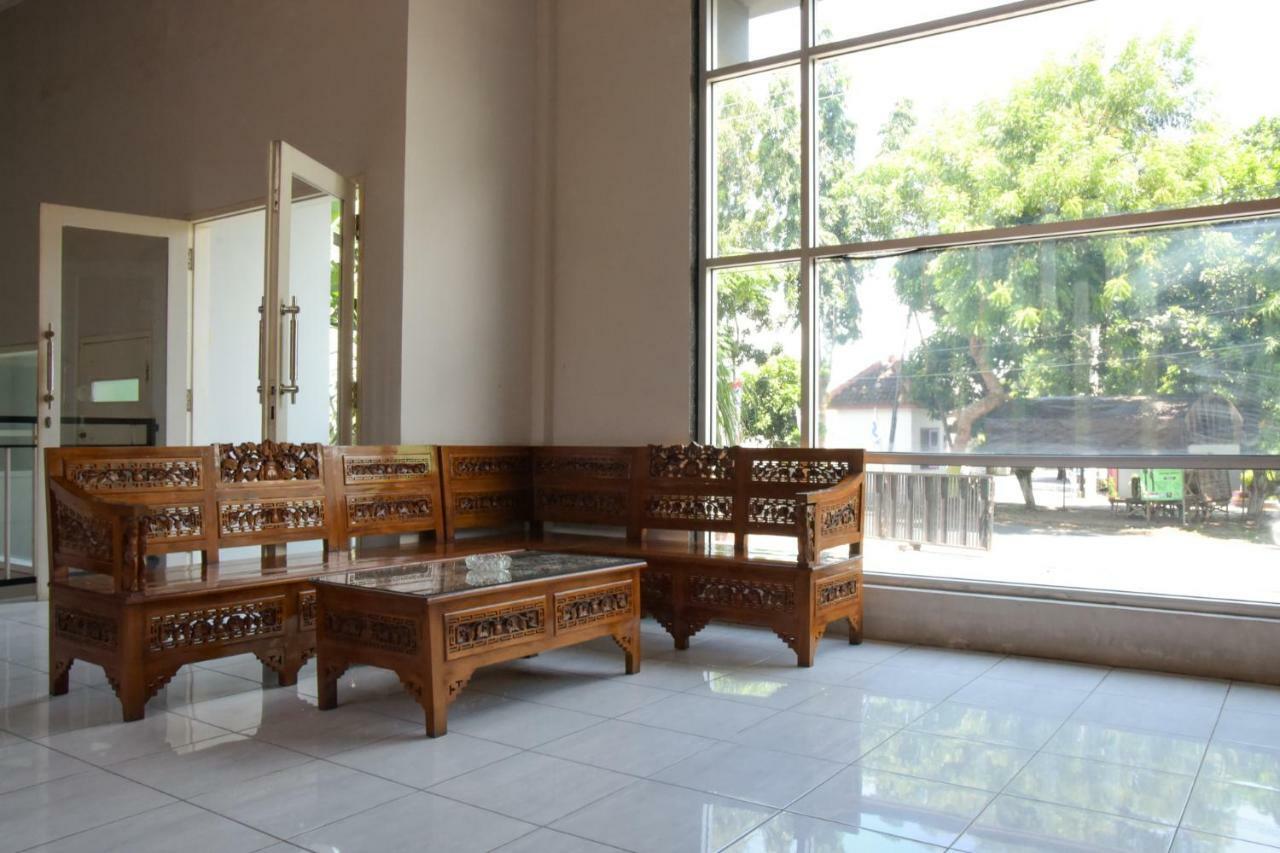 Hotel Reddoorz Syariah Near Balai Kota Probolinggo 2 Extérieur photo