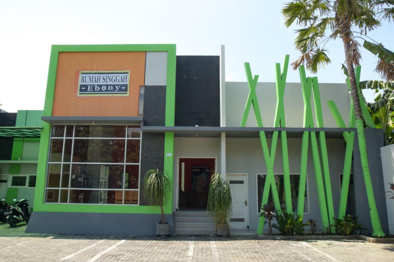 Hotel Reddoorz Syariah Near Balai Kota Probolinggo 2 Extérieur photo